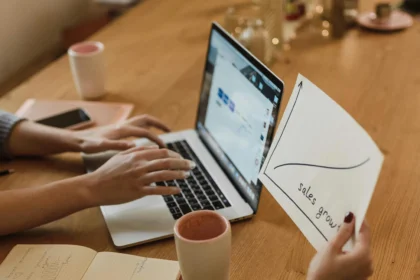 How to make money from home is becoming increasingly popular among teens in the digital economy era